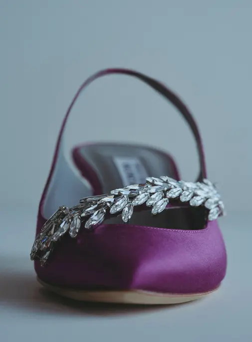 Balenciaga conforte son ADN couture avec Manolo Blahnik