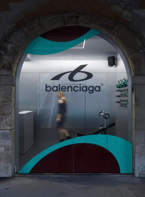 Balenciaga dévoile son pop up parisien dédié au wellness