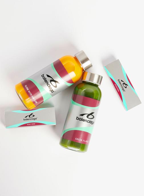 Boissons protéinées et barres énergétiques : Balenciaga célèbre son entrée dans le wellness