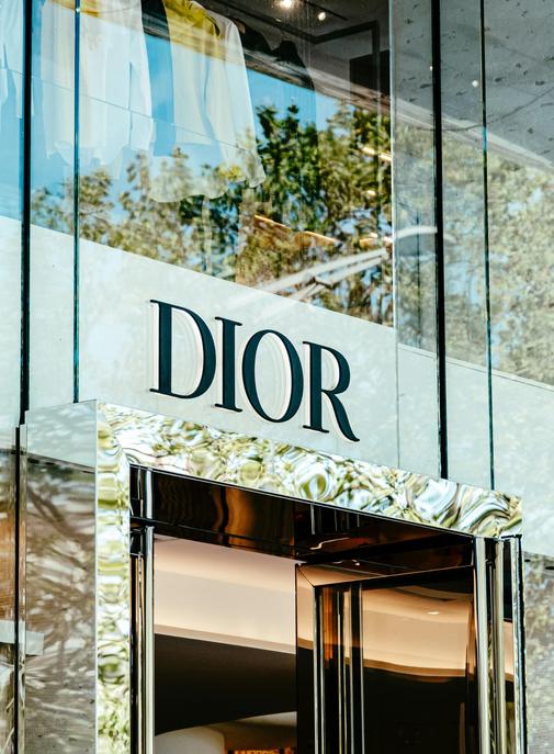 Retail de luxe en Europe : le magasin devient un média stratégique pour les grandes maisons