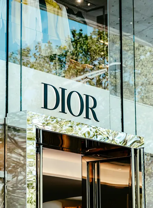 Retail de luxe en Europe : le magasin devient un média stratégique pour les grandes maisons