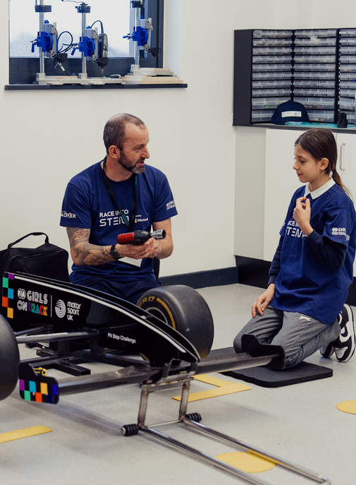 "Race into STEM", un programme mondial lancé par BWT Alpine FA Team et Microsoft à destination des jeunes femmes.