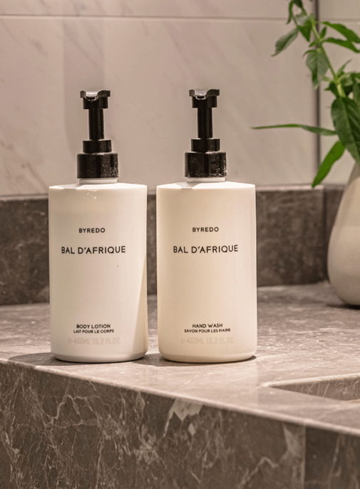 Byredo installe ses grands formats au sein des hôtels InterContinental.