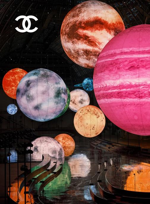 Défilé Chanel par Matthieu Blazy : un décor cosmique pour une nouvelle ère