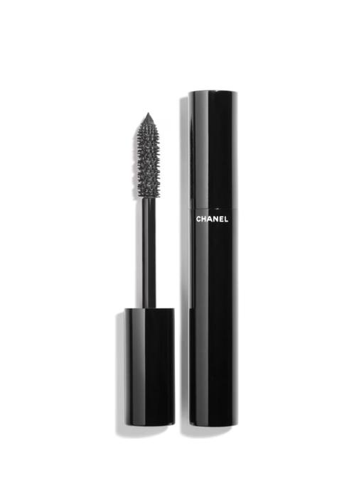 Chanel lance son premier mascara en aluminium recyclé.