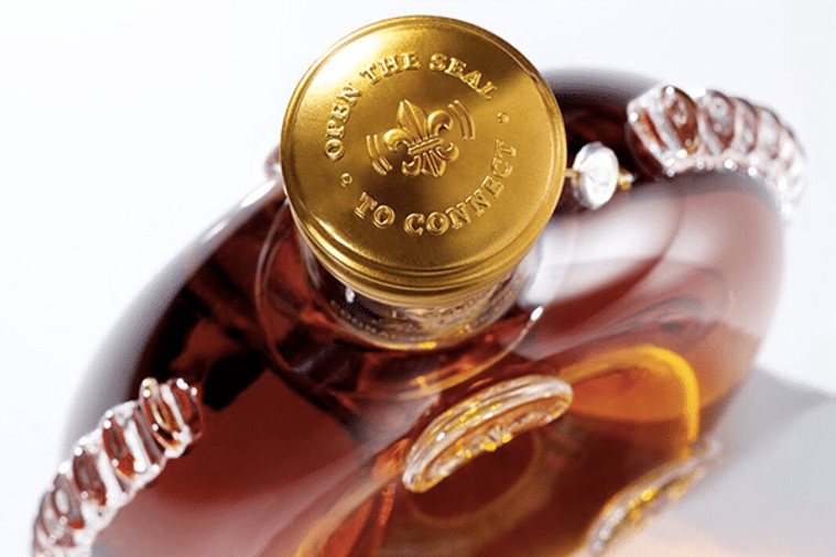 La maison de cognac Rémy Martin a développé la première carafe en cristal connectée