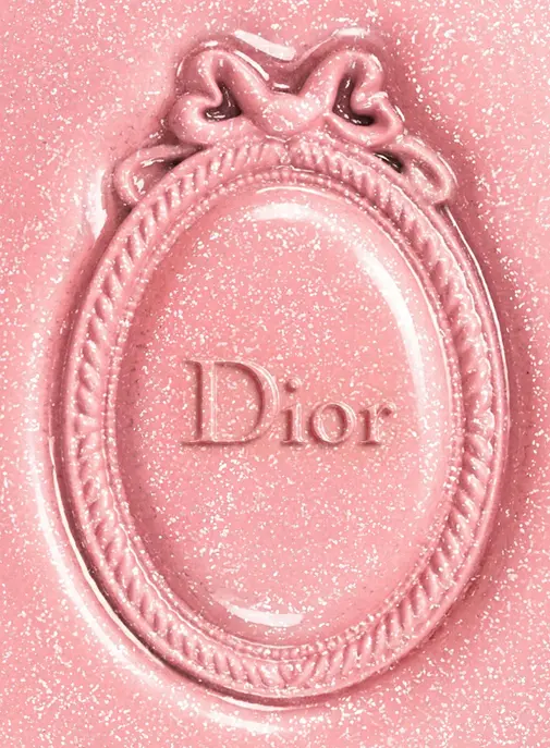 Baume à lèvres ou bijou de téléphone : Dior Beauté veut séduire la génération smartphone