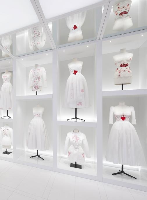 Dior dévoile une nouvelle exposition consacrée à l'art au féminin.