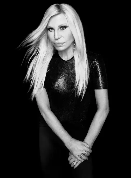 Donatella Versace va lancer sa propre marque de mode et de beauté