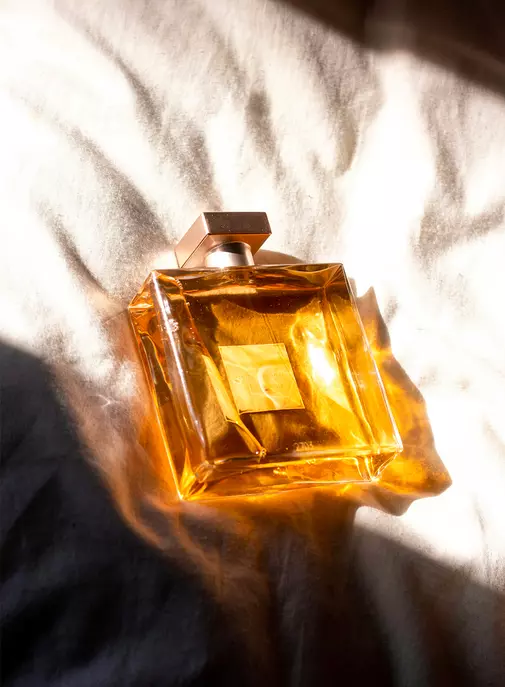 Parfums dupes : le vrai faux luxe à portée de flacon