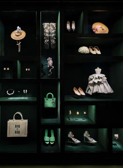 Dior, Vuitton, Versace... Quelles expositions de mode découvrir à Paris en août 2026 ?