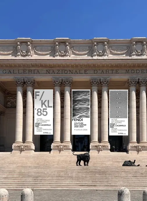 Fendi ravive l’héritage de Karl Lagerfeld quarante ans après une exposition historique