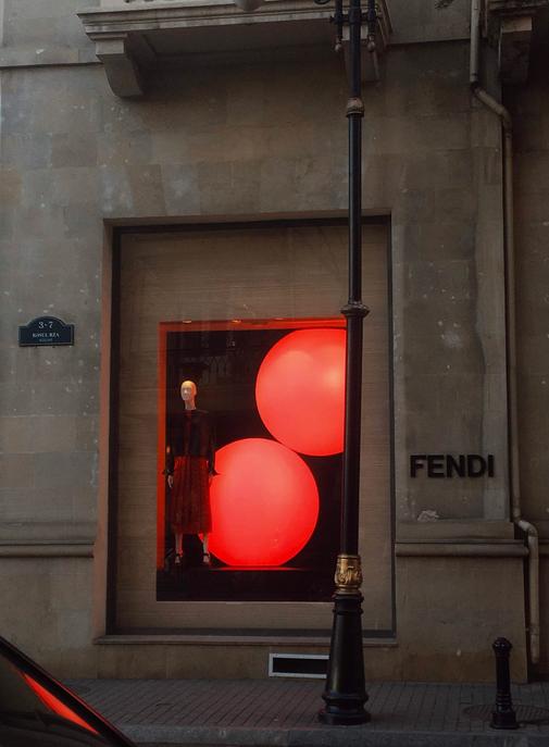 Il était mince, il était beau, mon ouvrier Fendi.