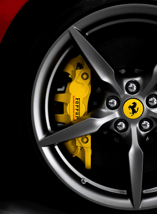 Ferrari va créer des contenus numériques avec la blockchain Velas.