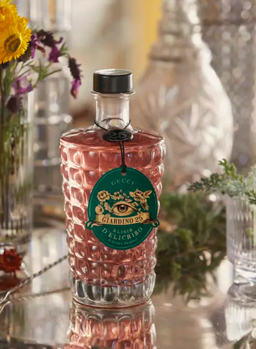 Gucci lance un premier cocktail collector à son nom.