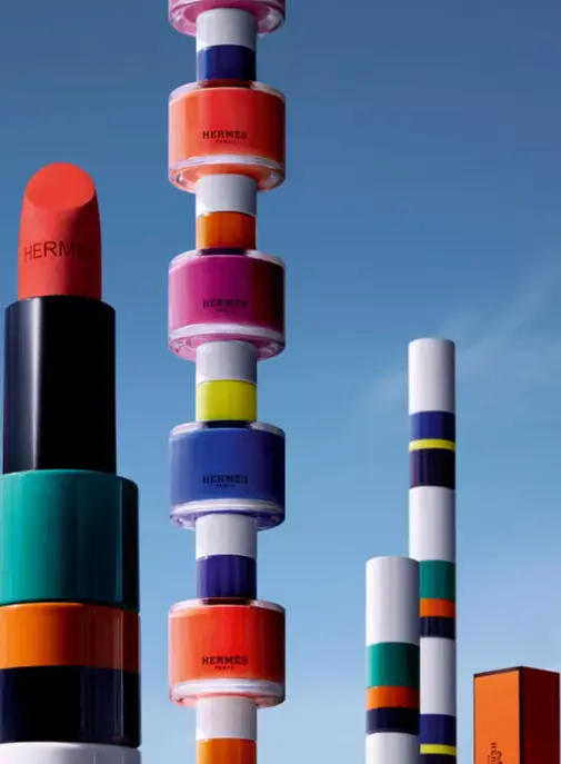 Nouveaux collectors et essayage virtuel : Hermès muscle son offre de maquillage.