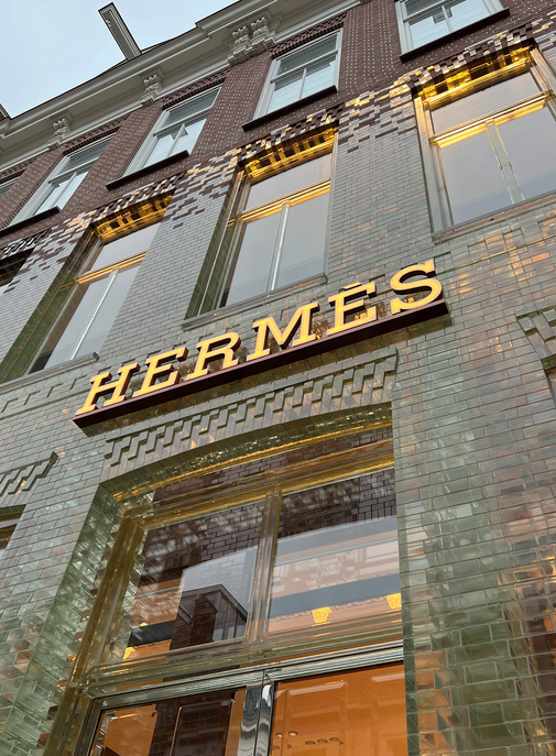 Hermès signe une année 2021 record malgré des "contraintes capacitaires".