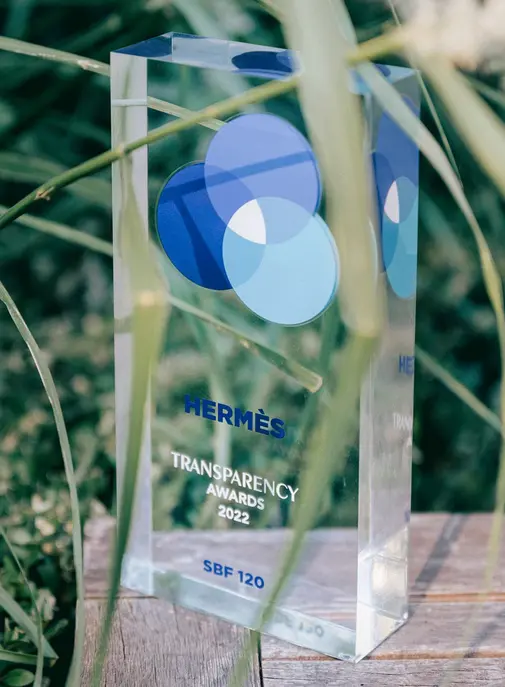 Hermès reçoit le Transparency Award 2022.