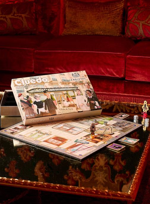 Le Bristol Paris lance un jeu de Cluedo à ses couleurs