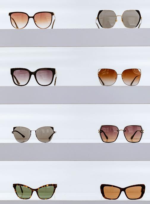 Kering Eyewear intègre Valentino à son portefeuille de lunettes de luxe