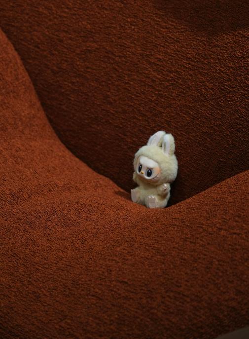 Labubu et le luxe : le jouet qui fait monter la cote du "cute"