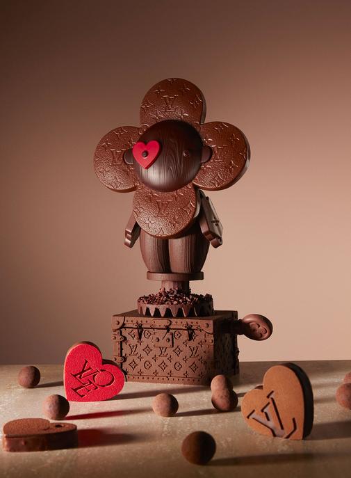 Louis Vuitton célèbre la Saint Valentin 2024 avec ses créations en chocolat.