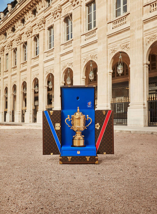 Louis Vuitton dévoile la malle du trophée de la Coupe du Monde de Rugby 2023.