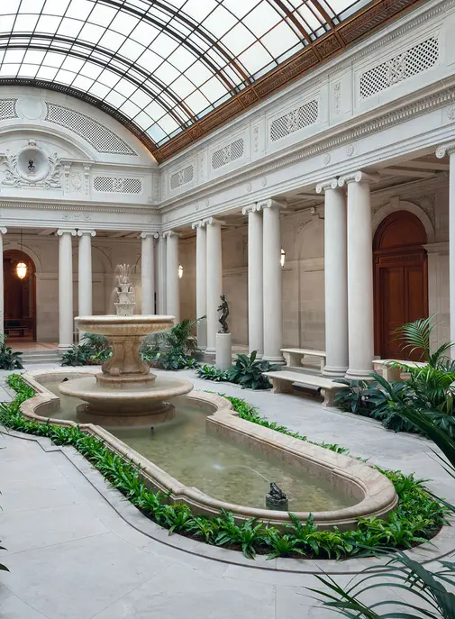 À la Frick Collection, Louis Vuitton joue la carte de l'institution