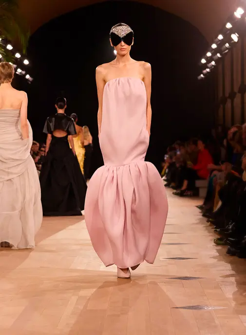 Comment Pierpaolo Piccioli a fait renaître le gazar signature de Balenciaga