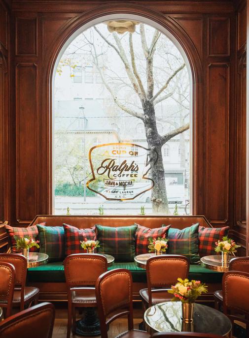 Ralph Lauren installe son Ralph’s Coffee à Paris.