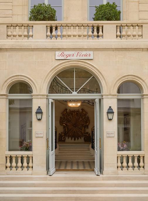 Roger Vivier inaugure son nouveau siège parisien dans un hôtel particulier de Saint-Germain-des-Prés