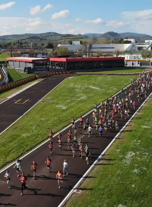 Ferrari accueille un semi-marathon sur son circuit