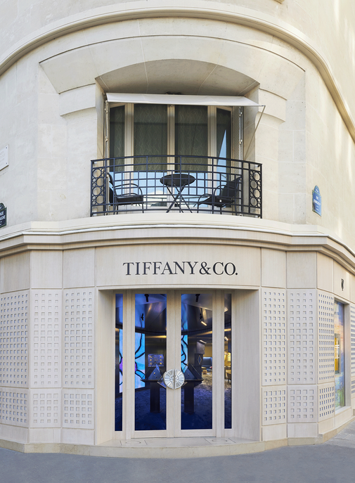 Tiffany & Co. dévoile son pop-up parisien.