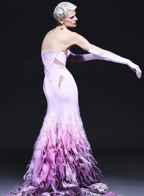Après dix ans d'absence, Versace revient à la Haute Couture parisienne en janvier 2027