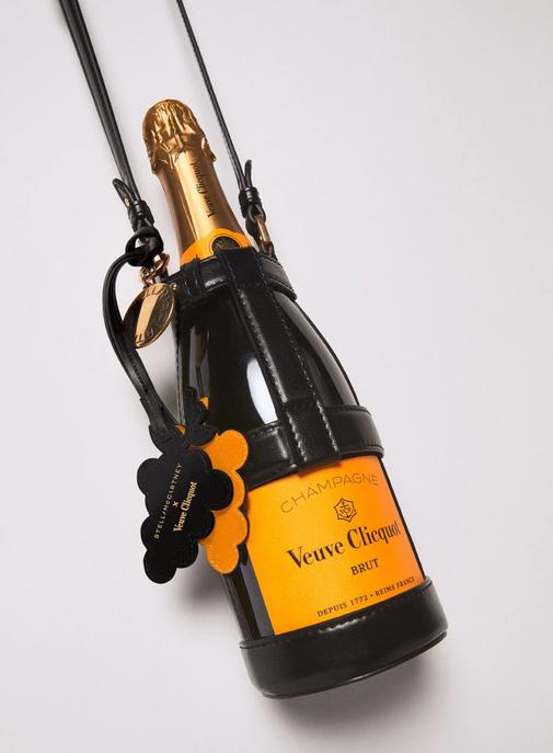 Stella McCartney développe avec Veuve Clicquot une nouvelle matière issue des déchets de l'industrie vinicole.