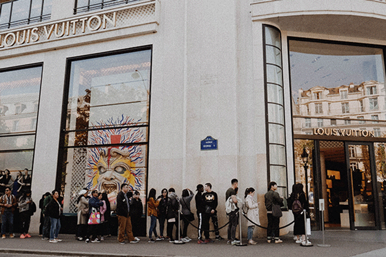 Louis Vuitton : avis de changement sur les Champs Elysées.