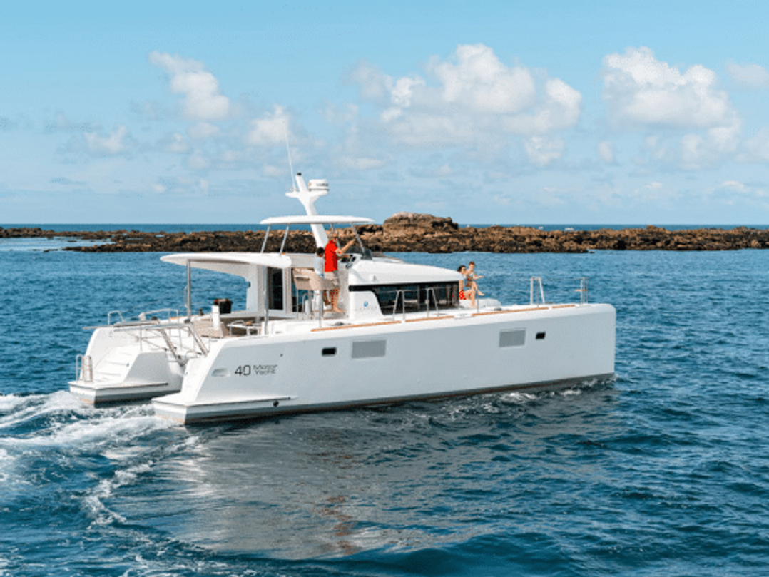 lagoon 40 motor yacht