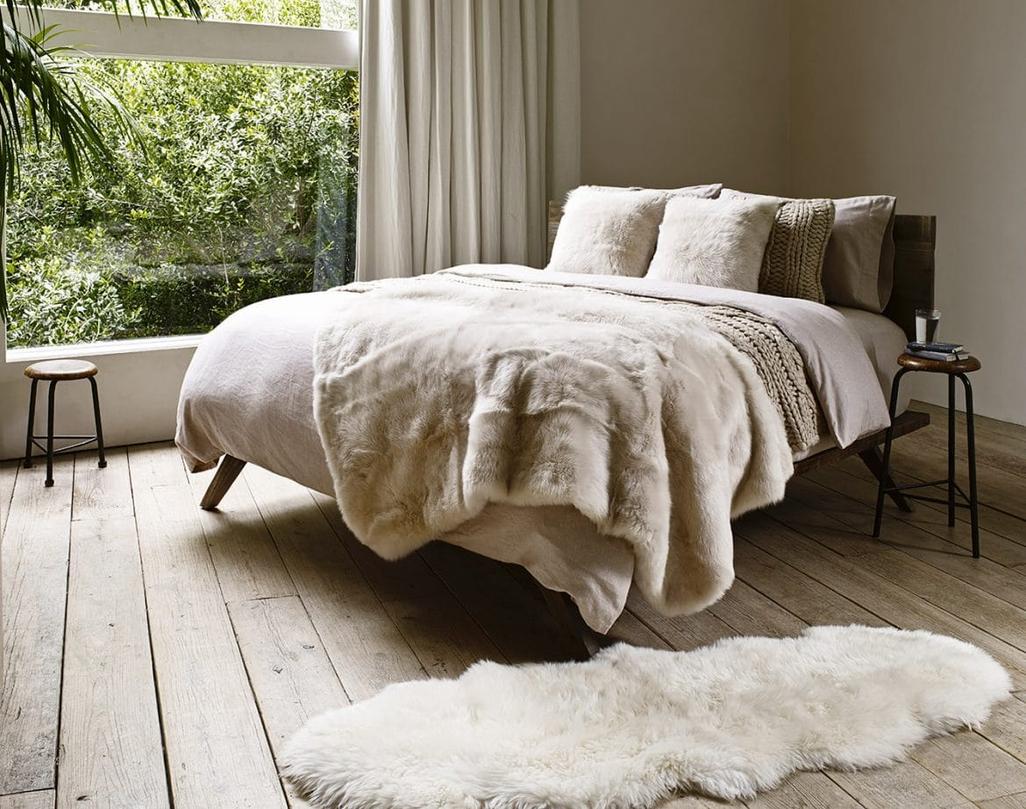 F15-Toscana Blanket-NAT-Oversized Knit Blanket-SAND-Luxe Flannel Duvet-SAN-Toscona Sham-NAT-Oversized Knit Pillow-SAND-Sheepskin Area Rug-Double-NAT