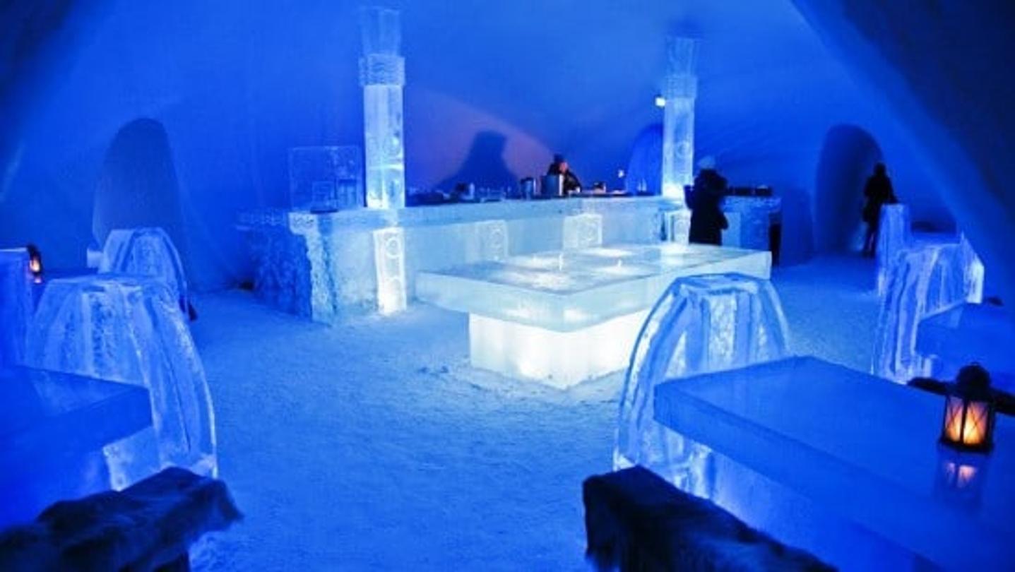 Ice-Hotel-Bar