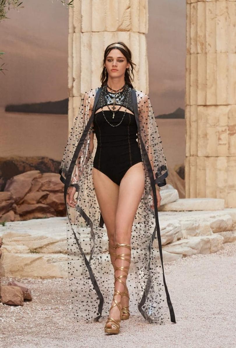 La Grèce Antique sublimée sur le défilé Chanel Cruise 17/18