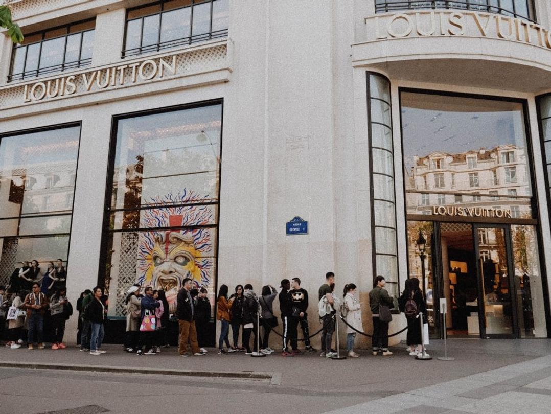 louis vuitton paris retail