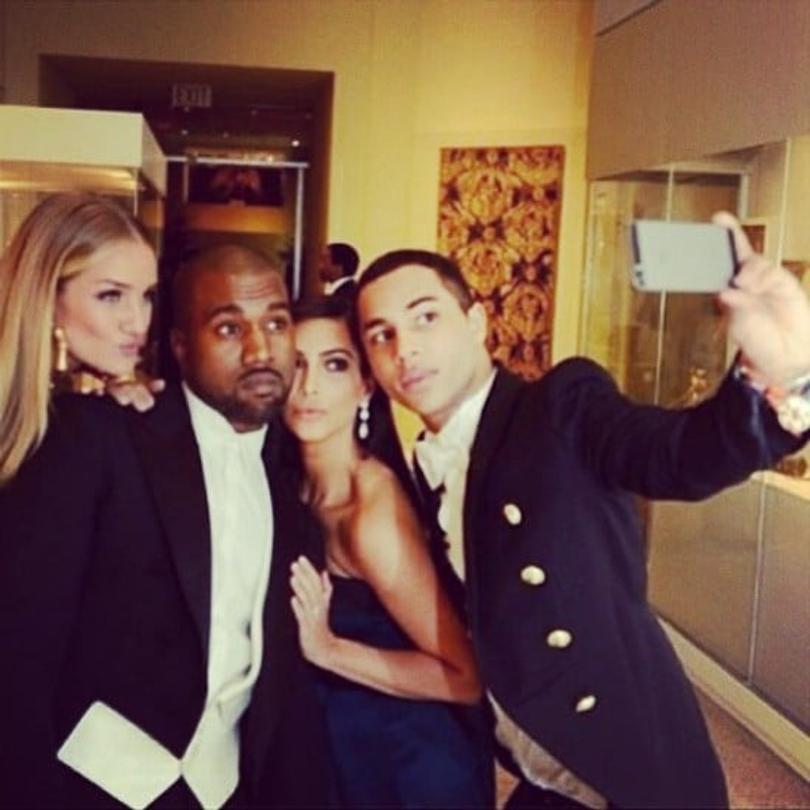 Selfie Kim Rosie Kanye Olivier