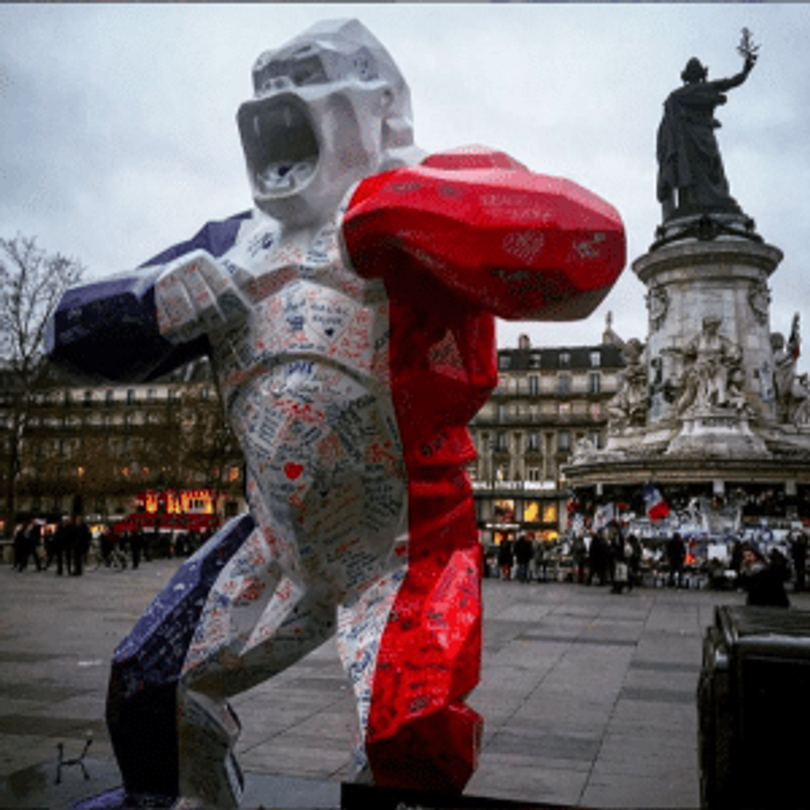 Sculpture de Richard Orlinski Wild Kong bleu blanc rouge