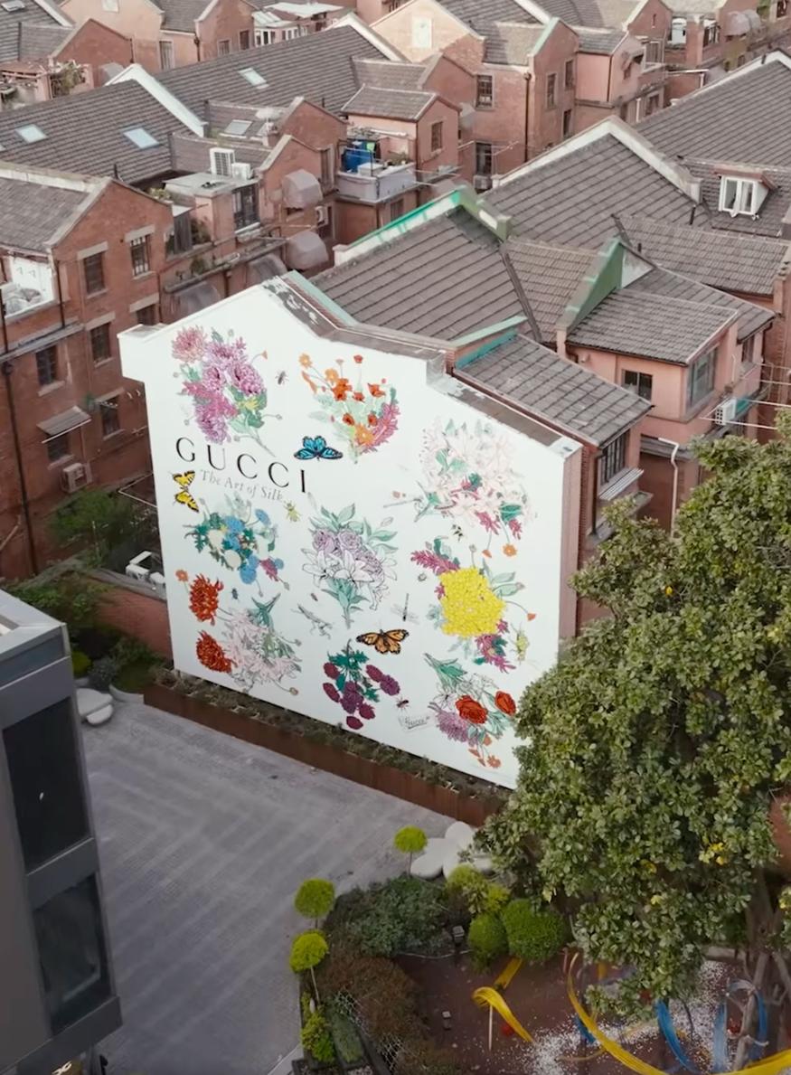 Gucci artwall silk foulards