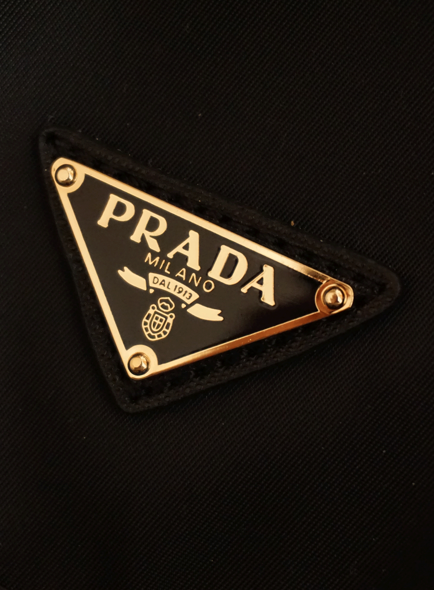 prada russie luxe fermeture retail