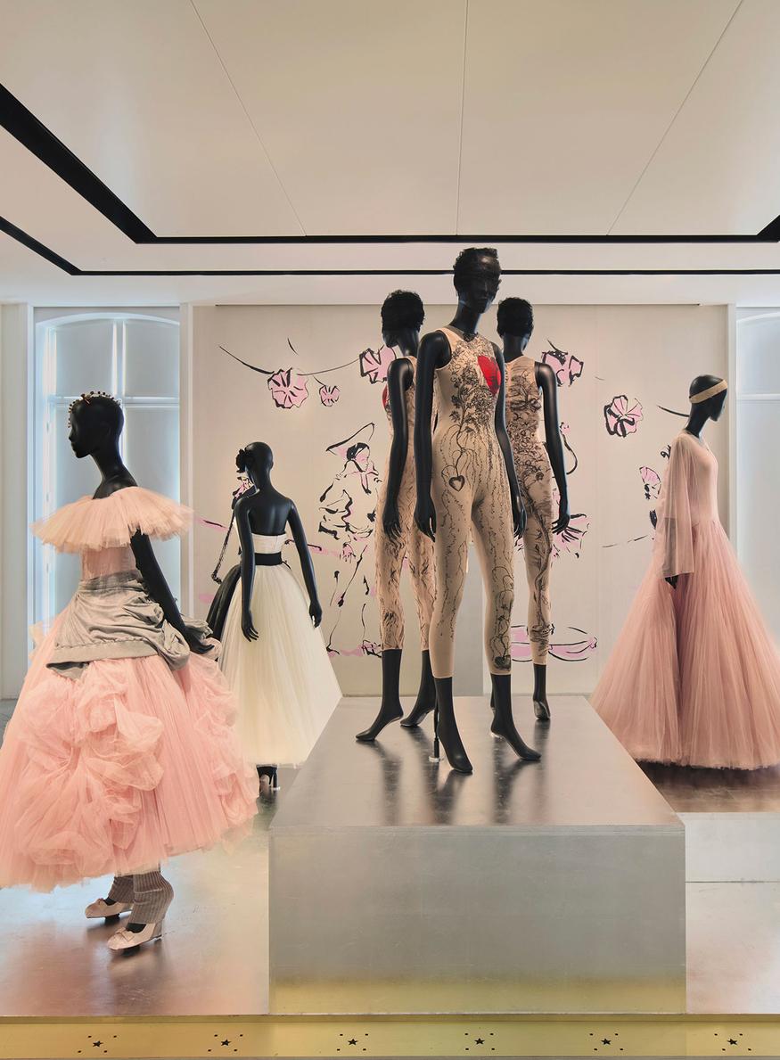 exposition mode Dior à Paris été 2025 juillet et août