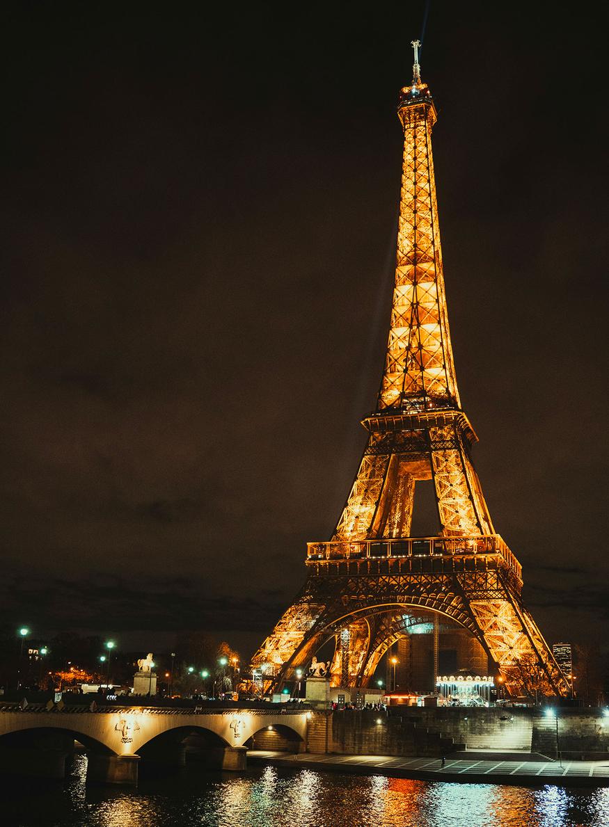 affiche du festival de cinema paradiso mk2 à la tour eiffel en septembre 2026 soutenu par Armani Beauty
