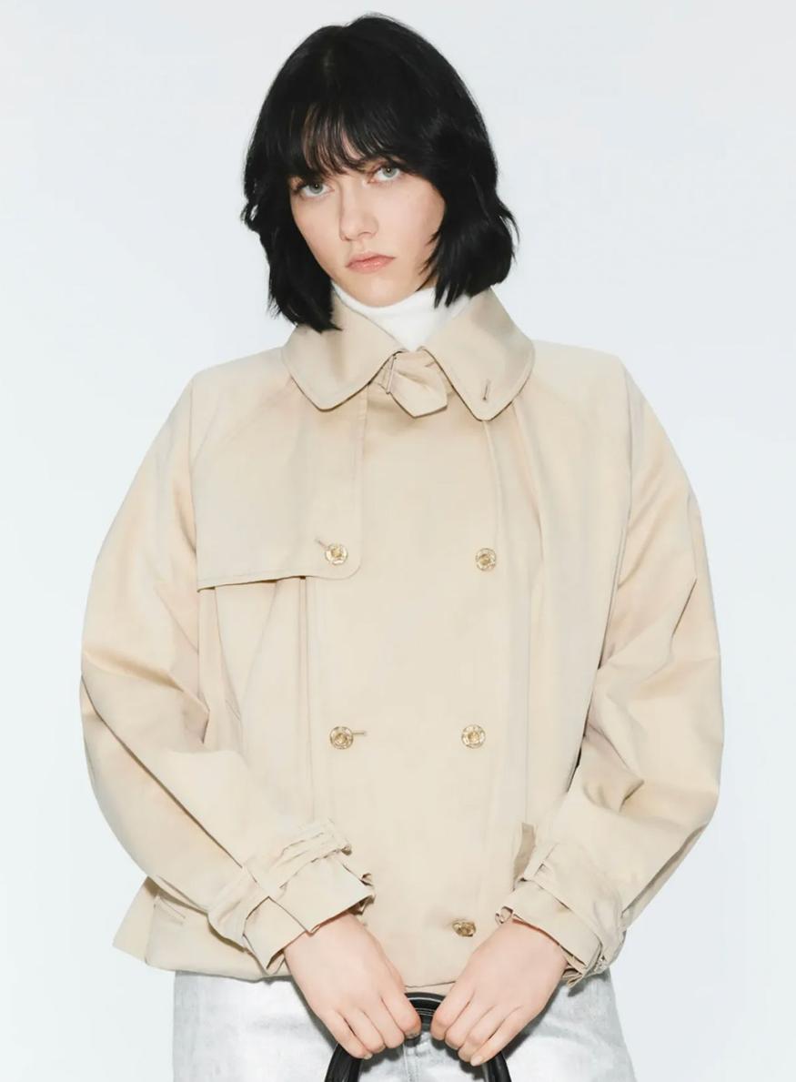 nouvelle veste manteau de chanel logo sous la pluie