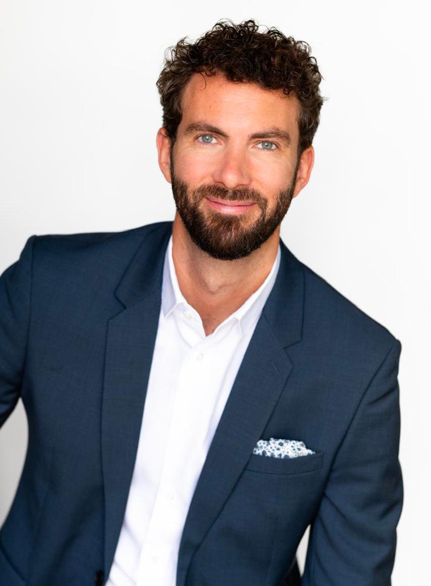 victor saint père initio