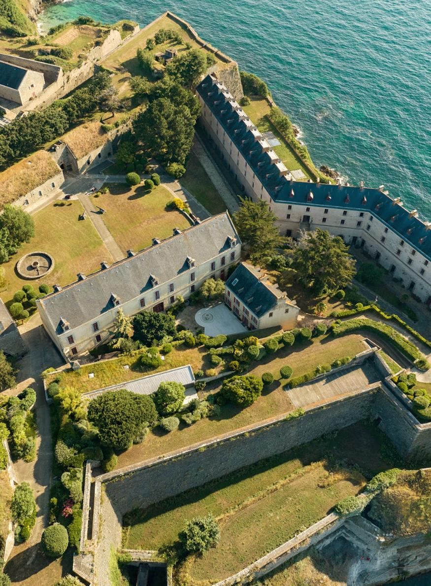 Vue aérienne de la Citadelle Vauban à Belle-Île-en-Mer, futur hôtel de luxe Emblems Collection par Accor.